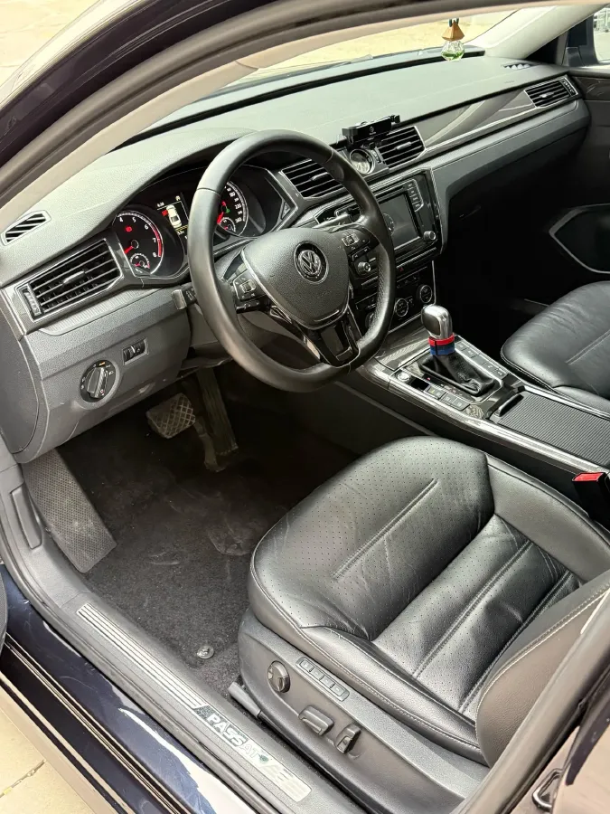 2017 Volkswagen Passat 1.8T 180HP L4 7DCT,autocango,china used car exporter,china ev exporter,chinese used car exporter,chinese used ev exporter