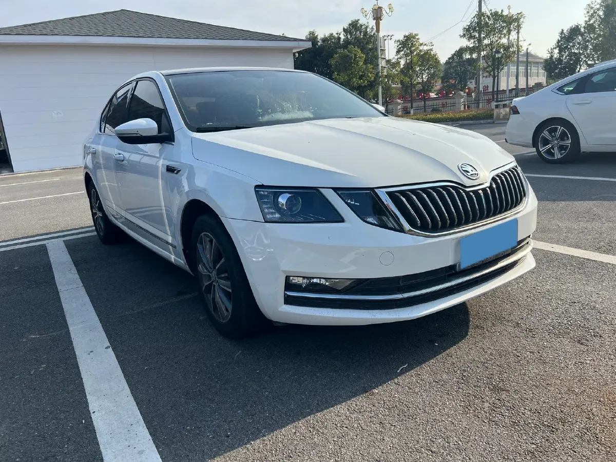2020 Skoda Octavia 1.5L 113HP L4 6AT,autocango,china used car exporter,china ev exporter,chinese used car exporter,chinese used ev exporter