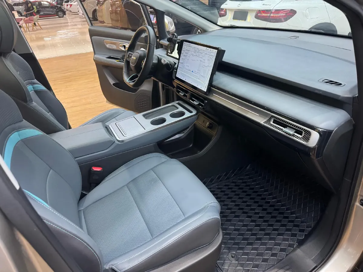 2024 Leapmotor C11 1.5L 95HP L4 REEV 43.74KWH,autocango,china used car exporter,china ev exporter,chinese used car exporter,chinese used ev exporter