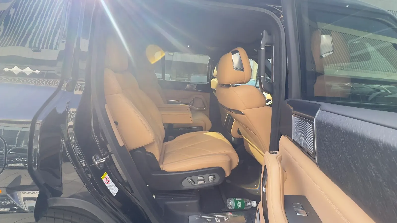 2025 FangChengBao Bao 8 2.0T 245HP L4 E-CVT PHEV 36.8KWH,autocango,china used car exporter,china ev exporter,chinese used car exporter,chinese used ev exporter