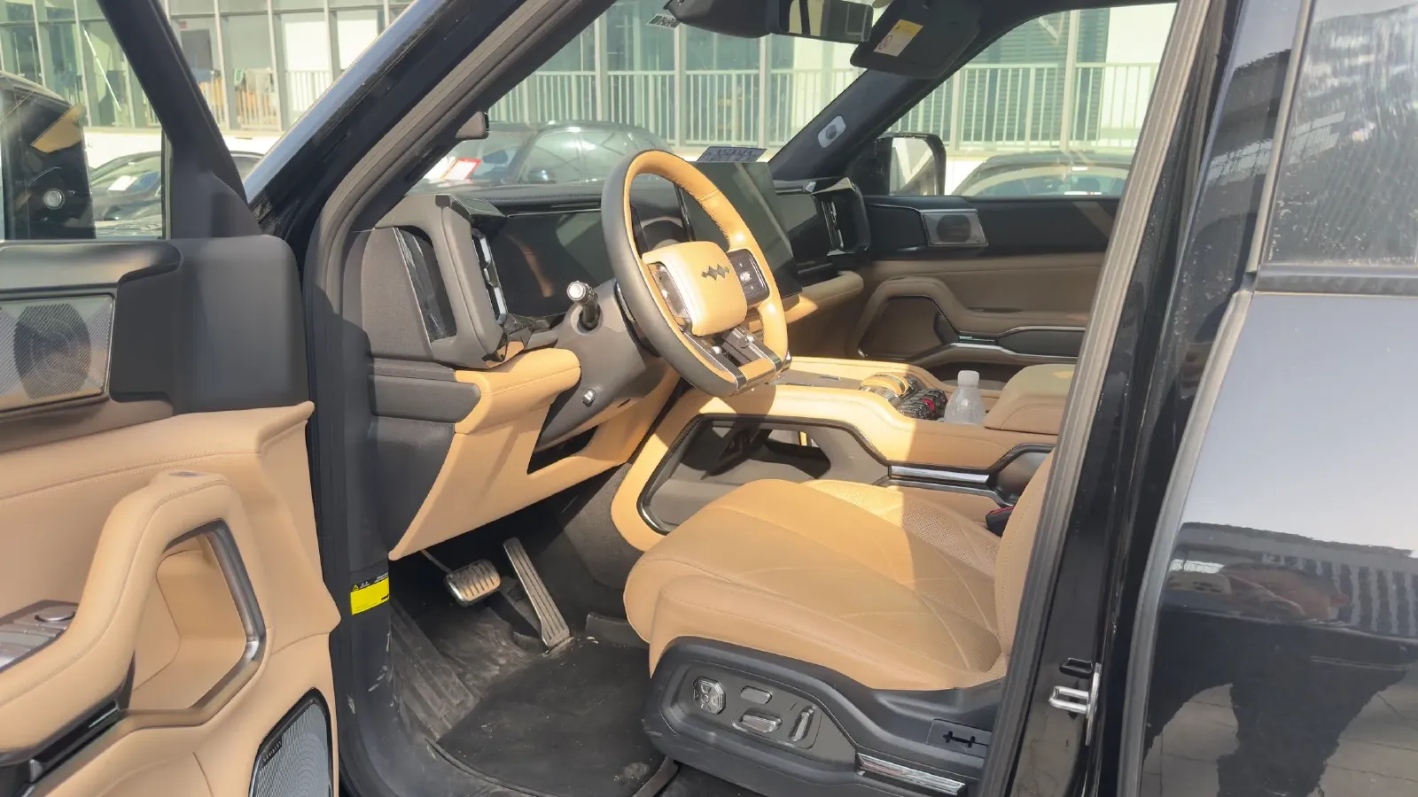 2025 FangChengBao Bao 8 2.0T 245HP L4 E-CVT PHEV 36.8KWH,autocango,china used car exporter,china ev exporter,chinese used car exporter,chinese used ev exporter