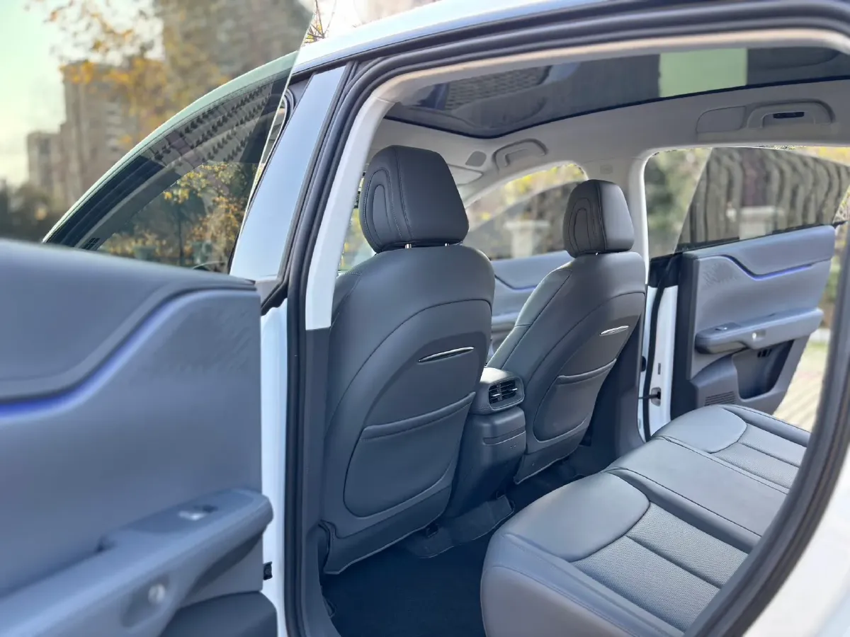 2025 Xpeng G6 BEV 68.5KWH,autocango,china used car exporter,china ev exporter,chinese used car exporter,chinese used ev exporter