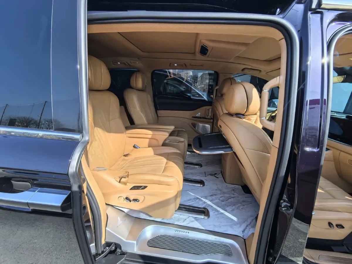 2024 Voyah Dream 1.5T 150HP L4 PHEV 43KWH,autocango,china used car exporter,china ev exporter,chinese used car exporter,chinese used ev exporter