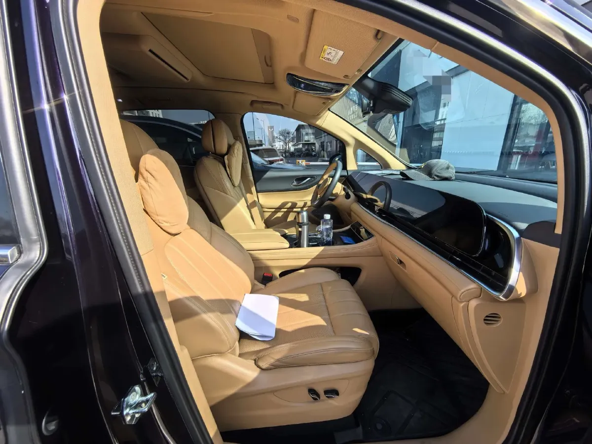 2024 Voyah Dream 1.5T 150HP L4 PHEV 43KWH,autocango,china used car exporter,china ev exporter,chinese used car exporter,chinese used ev exporter