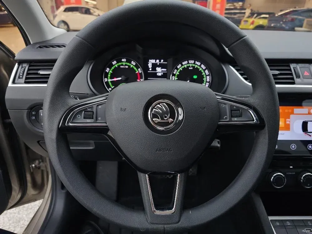 2019 Skoda Octavia 1.5L 116HP L4 6AT,autocango,china used car exporter,china ev exporter,chinese used car exporter,chinese used ev exporter