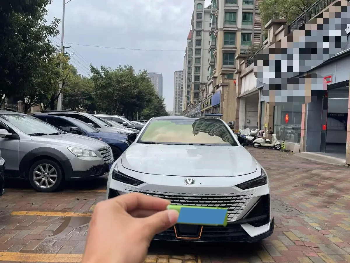 2023 ChangAn UNI-V 1.5T 188HP L4 7DCT,autocango,china used car exporter,china ev exporter,chinese used car exporter,chinese used ev exporter