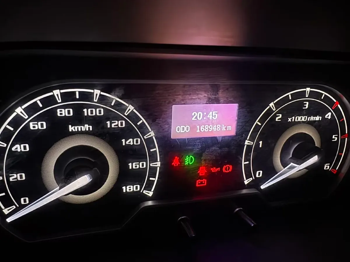 2021 MAXUS XinTu V80 2.0T 127HP L4 6MT,autocango,china used car exporter,china ev exporter,chinese used car exporter,chinese used ev exporter