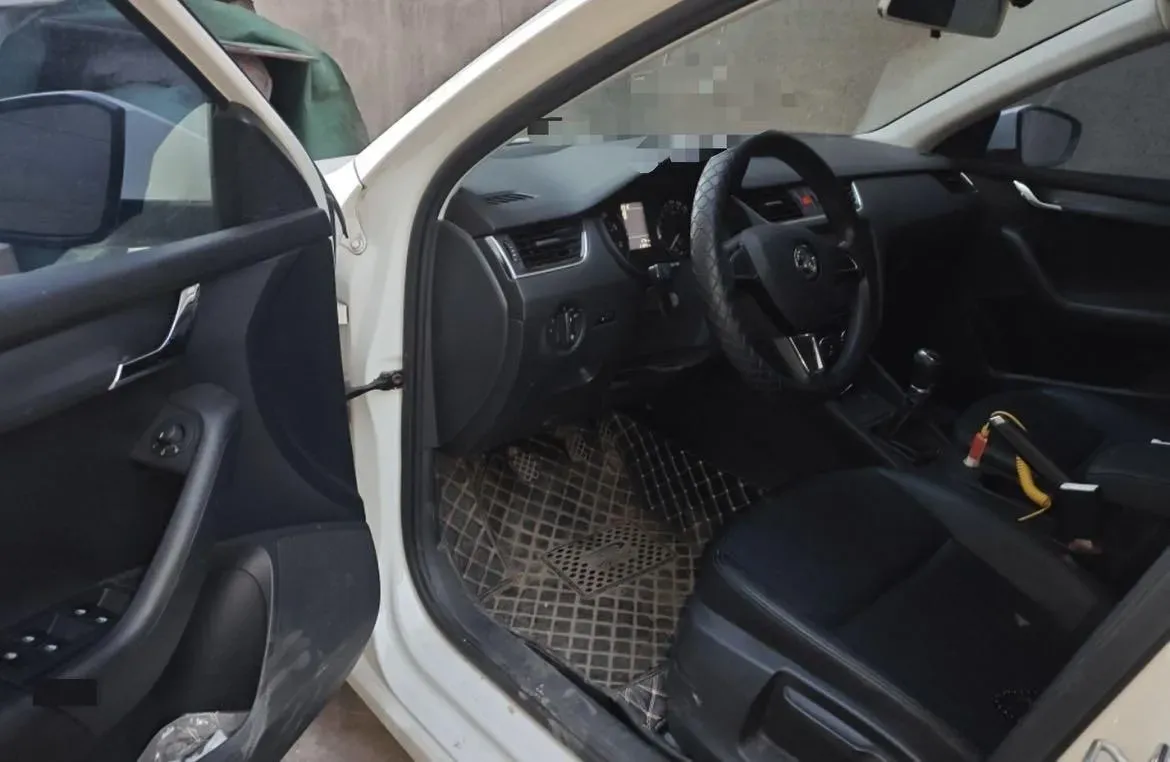 2017 Skoda Octavia 1.6L 110HP L4 5MT,autocango,china used car exporter,china ev exporter,chinese used car exporter,chinese used ev exporter