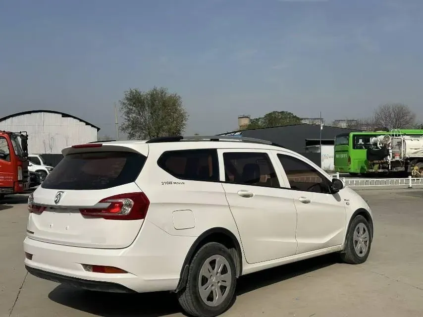 2017 BaoJun 310W 1.5L 112HP L4 6MT,autocango,china used car exporter,china ev exporter,chinese used car exporter,chinese used ev exporter
