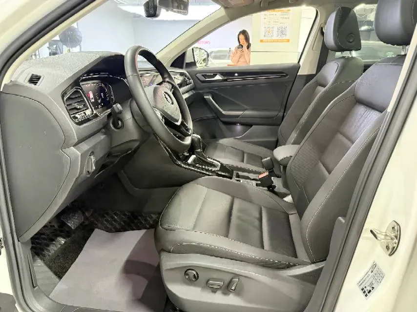 2022 Volkswagen T-Roc 1.4T 150HP L4 7DCT,autocango,china used car exporter,china ev exporter,chinese used car exporter,chinese used ev exporter