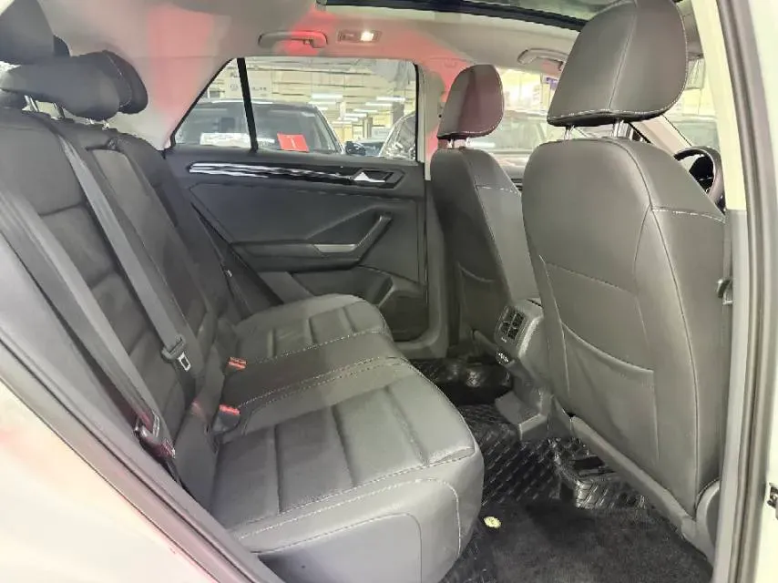 2022 Volkswagen T-Roc 1.4T 150HP L4 7DCT,autocango,china used car exporter,china ev exporter,chinese used car exporter,chinese used ev exporter