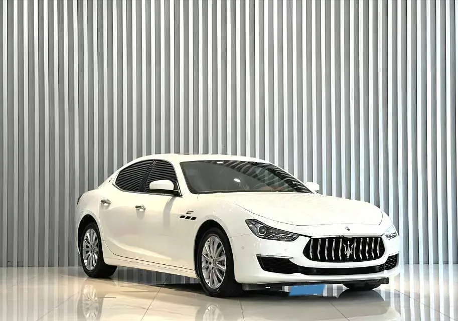 2021 Maserati Ghibli 2.0T 330HP L4 8AT,autocango,china used car exporter,china ev exporter,chinese used car exporter,chinese used ev exporter