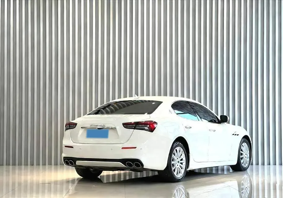 2021 Maserati Ghibli 2.0T 330HP L4 8AT,autocango,china used car exporter,china ev exporter,chinese used car exporter,chinese used ev exporter