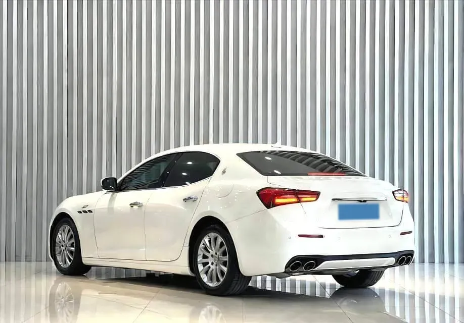 2021 Maserati Ghibli 2.0T 330HP L4 8AT,autocango,china used car exporter,china ev exporter,chinese used car exporter,chinese used ev exporter