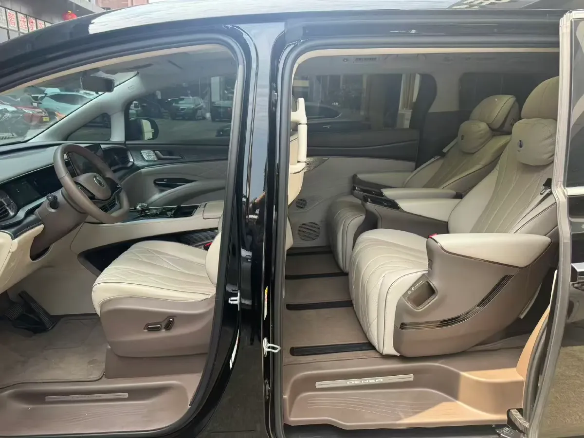 2022 BMW X2 2.0T 192HP L4 8AT,autocango,china used car exporter,china ev exporter,chinese used car exporter,chinese used ev exporter