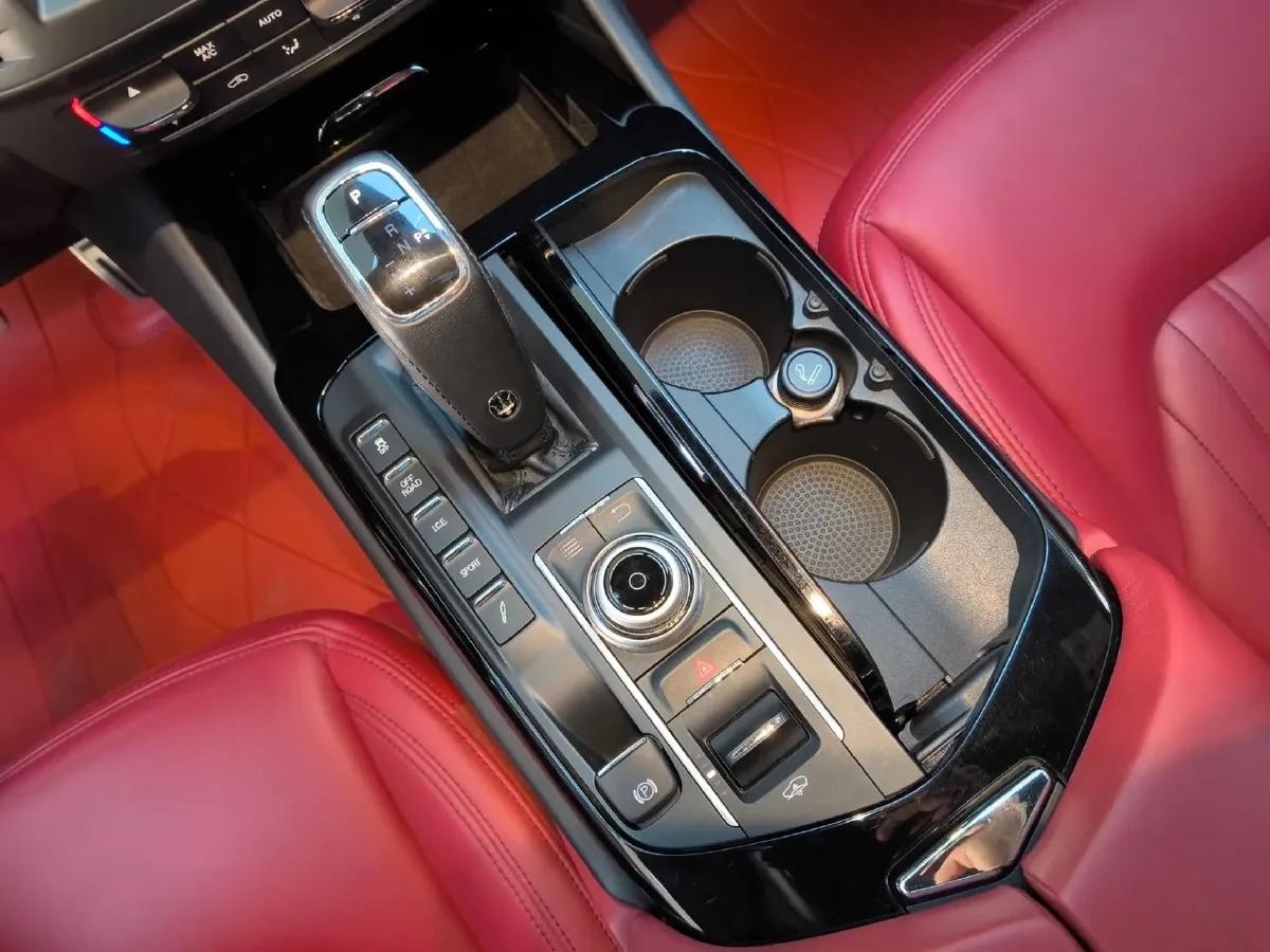 2019 Maserati Levante 3.0T 350HP V6 8AT,autocango,china used car exporter,china ev exporter,chinese used car exporter,chinese used ev exporter