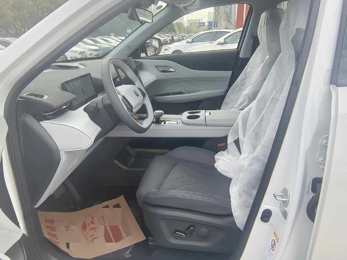 2024 ChangAn UNI-Z 1.5L 98HP L4 E-CVT PHEV 18.4KWH,autocango,china used car exporter,china ev exporter,chinese used car exporter,chinese used ev exporter