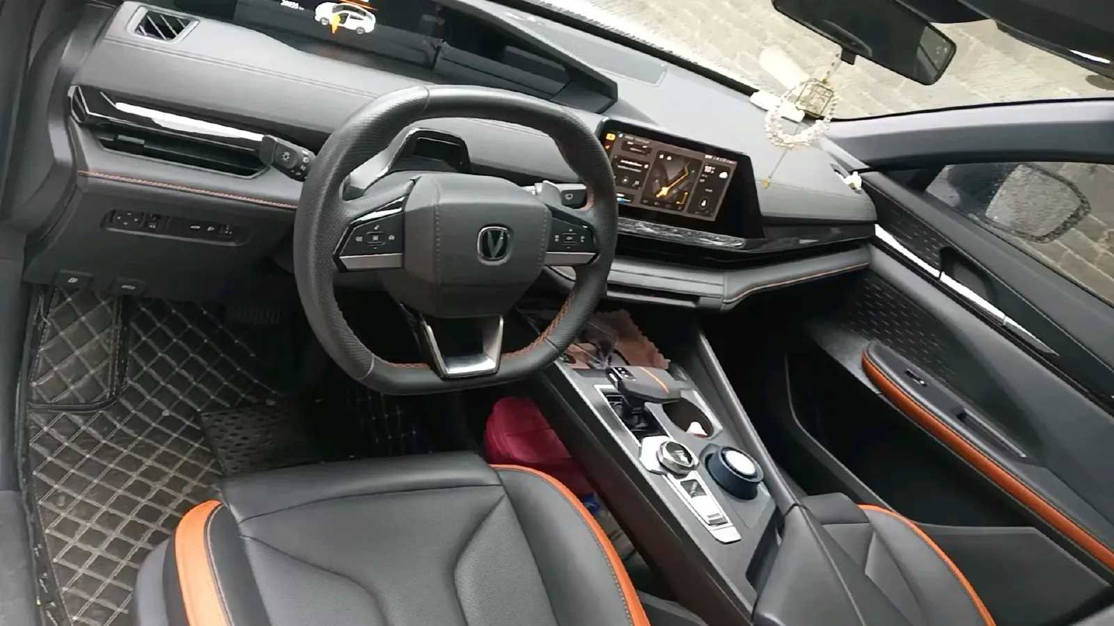 2023 ChangAn UNI-V 1.5T 188HP L4 7DCT,autocango,china used car exporter,china ev exporter,chinese used car exporter,chinese used ev exporter