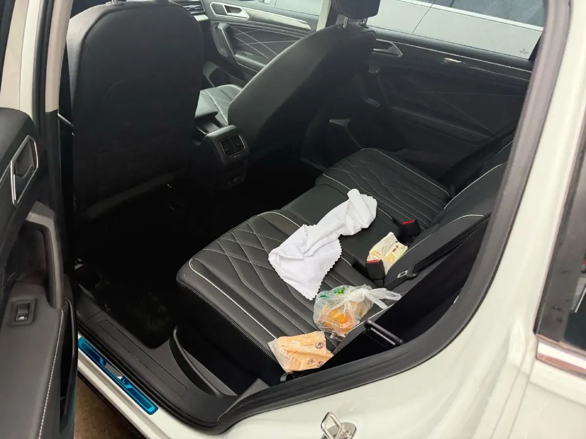 2024 Volkswagen Tiguan L 2.0T 186HP L4 7DCT,autocango,china used car exporter,china ev exporter,chinese used car exporter,chinese used ev exporter