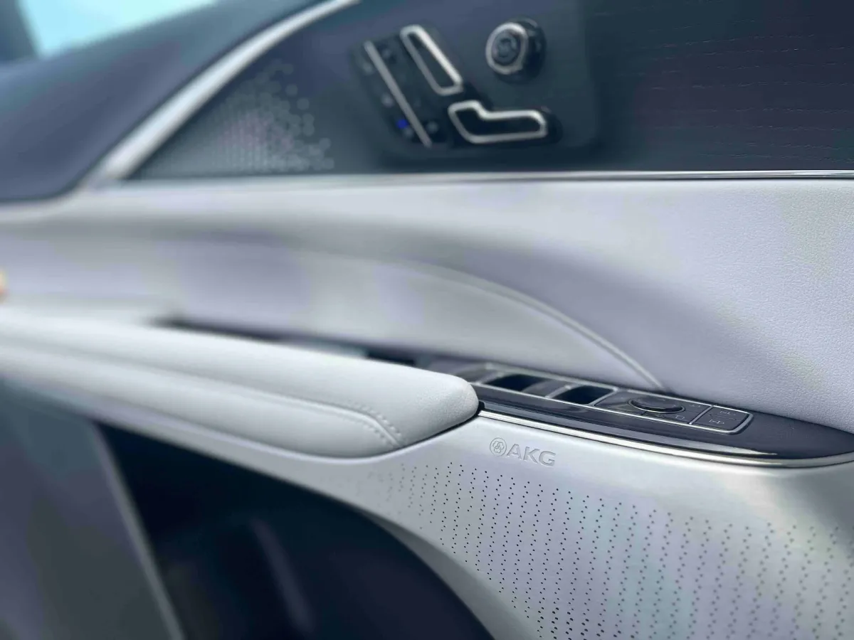 2022 Cadillac IQ Lyriq BEV 95.7KWH,autocango,china used car exporter,china ev exporter,chinese used car exporter,chinese used ev exporter