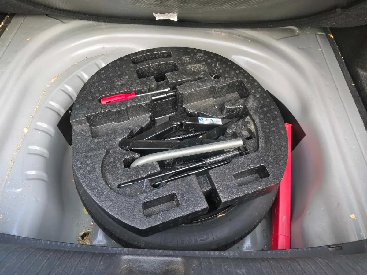 2018 Landwind XiaoYao 1.5T 163HP L4 CVT,autocango,china used car exporter,china ev exporter,chinese used car exporter,chinese used ev exporter