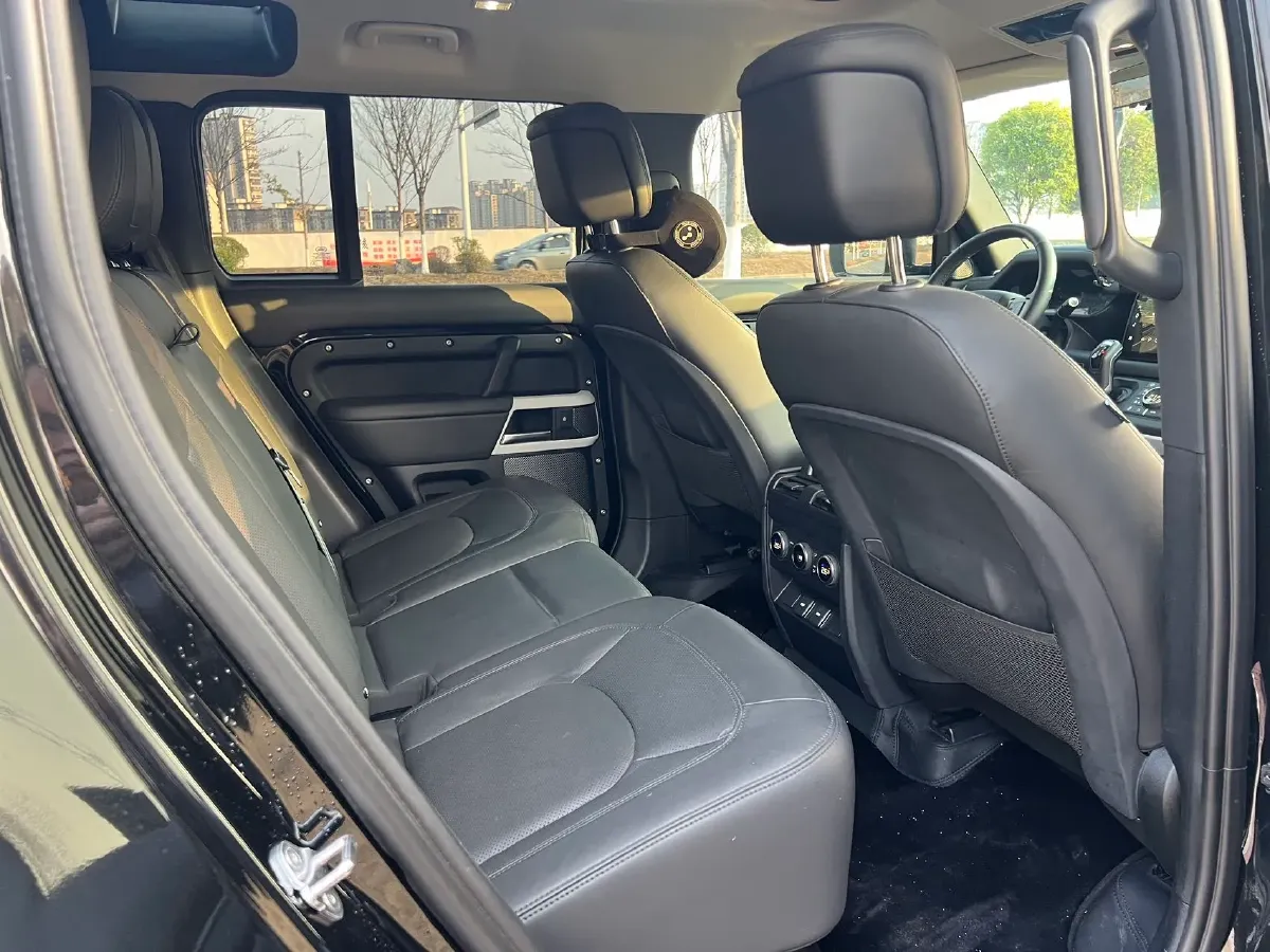 2024 Land Rover Defender 3.0T 400HP L6 8AT,autocango,china used car exporter,china ev exporter,chinese used car exporter,chinese used ev exporter