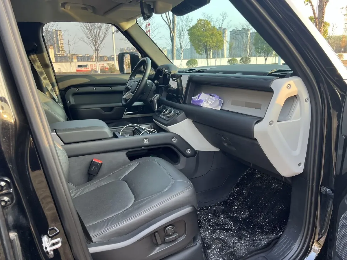 2024 Land Rover Defender 3.0T 400HP L6 8AT,autocango,china used car exporter,china ev exporter,chinese used car exporter,chinese used ev exporter