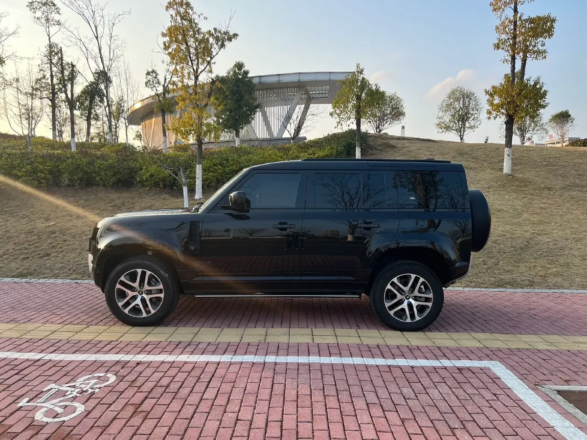 2024 Land Rover Defender 3.0T 400HP L6 8AT,autocango,china used car exporter,china ev exporter,chinese used car exporter,chinese used ev exporter