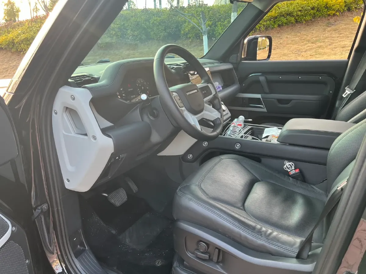 2024 Land Rover Defender 3.0T 400HP L6 8AT,autocango,china used car exporter,china ev exporter,chinese used car exporter,chinese used ev exporter