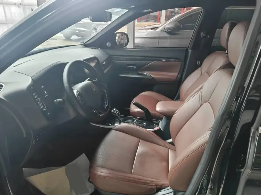 2021 Mitsubishi Outlander 2.0L 166HP L4 CVT,autocango,china used car exporter,china ev exporter,chinese used car exporter,chinese used ev exporter