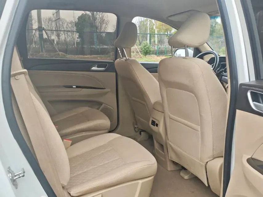 2016 BaoJun 730 1.5T 150HP L4 6MT,autocango,china used car exporter,china ev exporter,chinese used car exporter,chinese used ev exporter