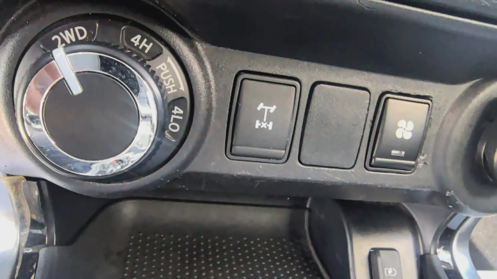 2020 Nissan Terra 2.5L 193HP L4 7AT,autocango,china used car exporter,china ev exporter,chinese used car exporter,chinese used ev exporter