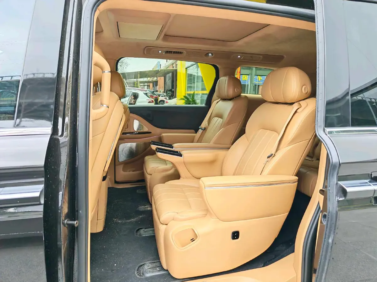 2025 Voyah Dream 1.5T 150HP L4 PHEV 41.7KWH,autocango,china used car exporter,china ev exporter,chinese used car exporter,chinese used ev exporter