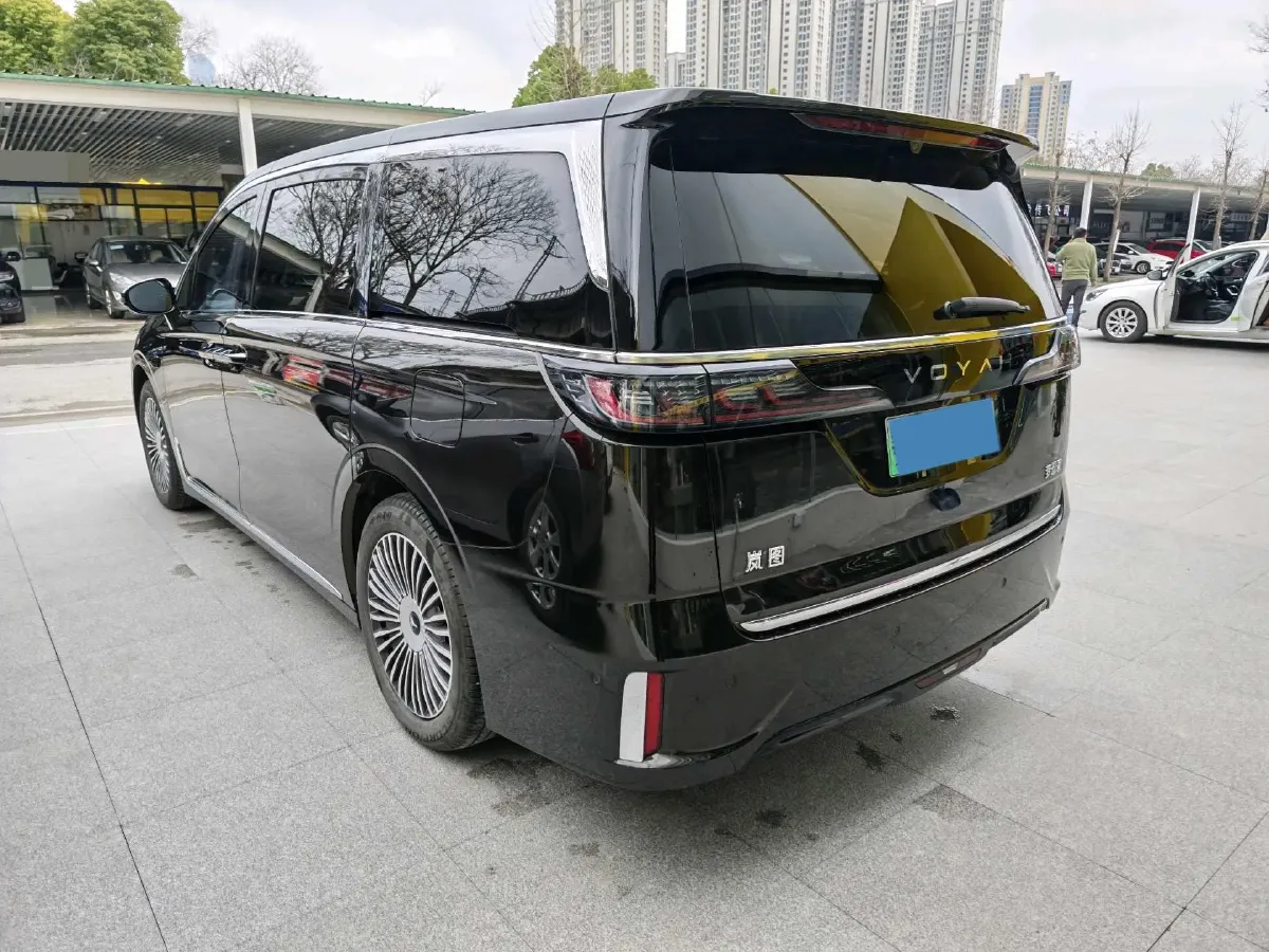 2025 Voyah Dream 1.5T 150HP L4 PHEV 41.7KWH,autocango,china used car exporter,china ev exporter,chinese used car exporter,chinese used ev exporter