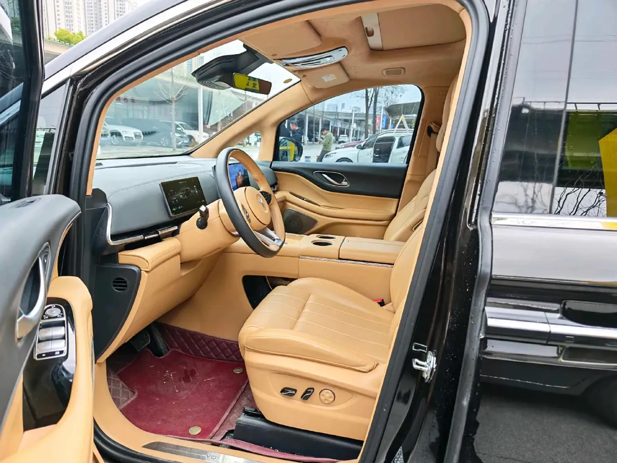 2025 Voyah Dream 1.5T 150HP L4 PHEV 41.7KWH,autocango,china used car exporter,china ev exporter,chinese used car exporter,chinese used ev exporter