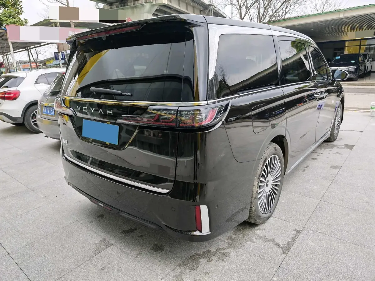 2025 Voyah Dream 1.5T 150HP L4 PHEV 41.7KWH,autocango,china used car exporter,china ev exporter,chinese used car exporter,chinese used ev exporter
