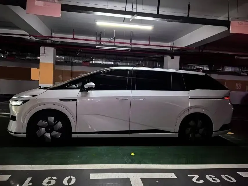 2024 Xpeng X9 BEV 101.5KWH,autocango,china used car exporter,china ev exporter,chinese used car exporter,chinese used ev exporter
