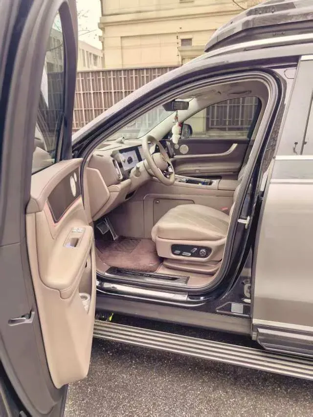 2025 AITO AITO M9 REEV 160HP REEV 52KWH,autocango,china used car exporter,china ev exporter,chinese used car exporter,chinese used ev exporter