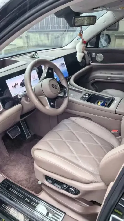 2025 AITO AITO M9 REEV 160HP REEV 52KWH,autocango,china used car exporter,china ev exporter,chinese used car exporter,chinese used ev exporter