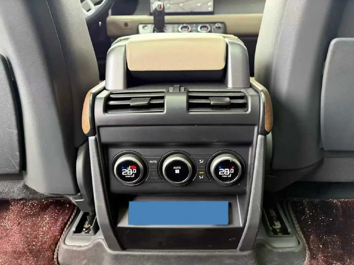 2022 Land Rover Defender 3.0T 400HP L6 8AT,autocango,china used car exporter,china ev exporter,chinese used car exporter,chinese used ev exporter