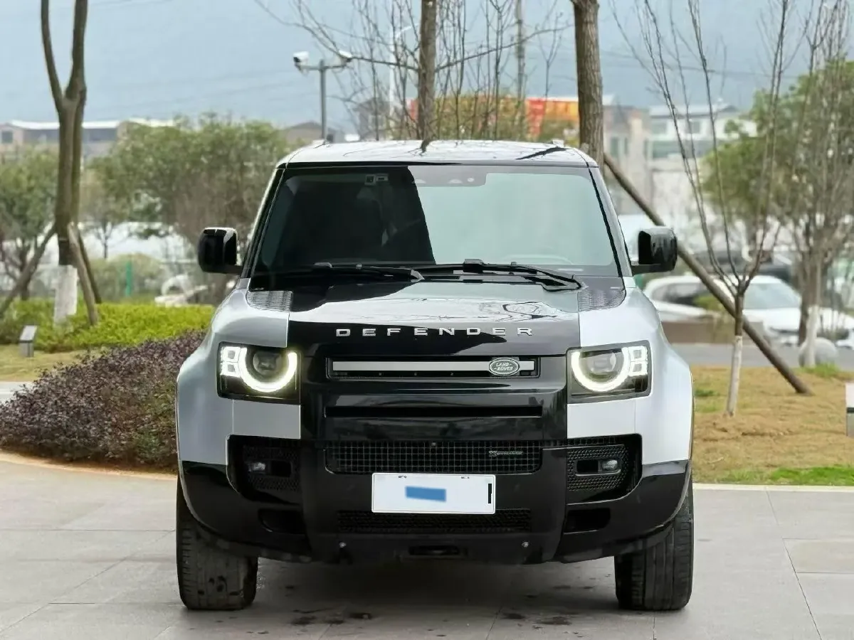 2022 Land Rover Defender 3.0T 400HP L6 8AT,autocango,china used car exporter,china ev exporter,chinese used car exporter,chinese used ev exporter