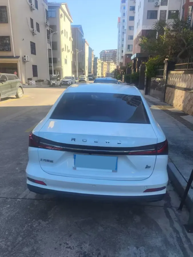 2023 Roewe i5 1.5L 129HP L4 5MT,autocango,china used car exporter,china ev exporter,chinese used car exporter,chinese used ev exporter