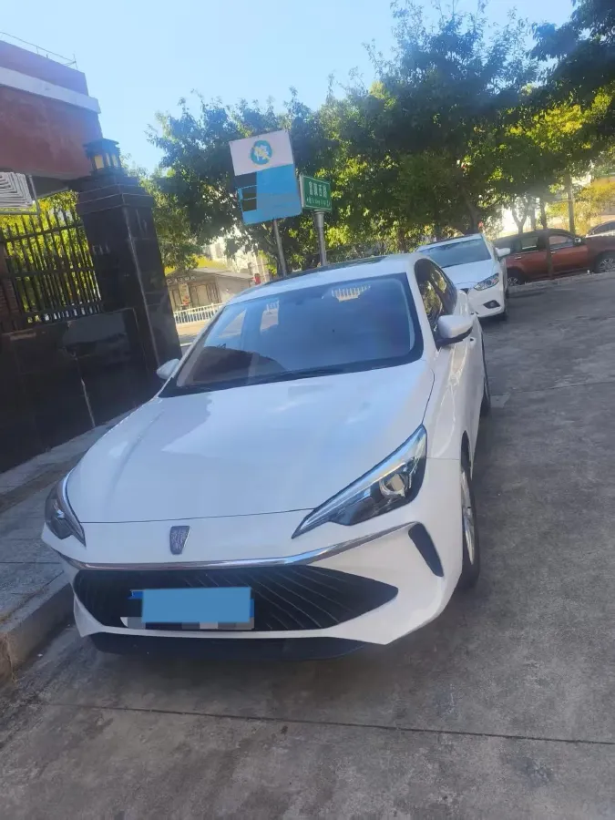 2023 Roewe i5 1.5L 129HP L4 5MT,autocango,china used car exporter,china ev exporter,chinese used car exporter,chinese used ev exporter