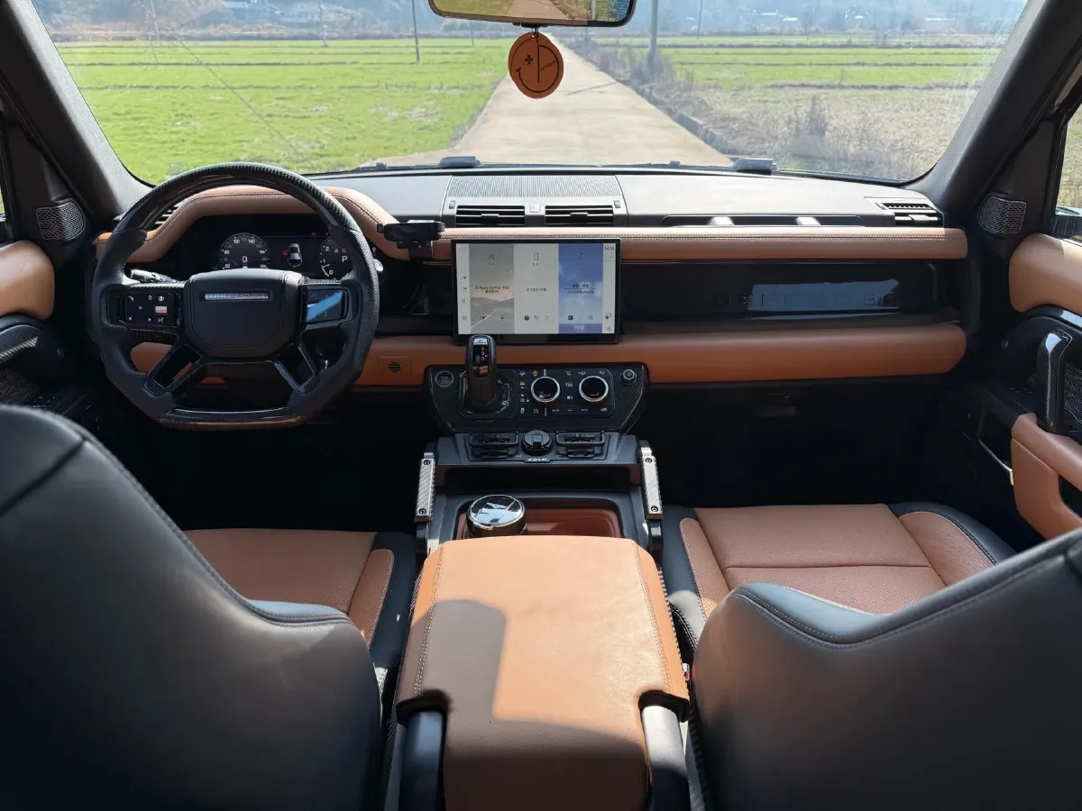 2024 Land Rover Defender 3.0T 400HP L6 8AT,autocango,china used car exporter,china ev exporter,chinese used car exporter,chinese used ev exporter