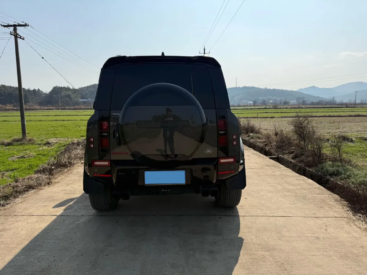 2024 Land Rover Defender 3.0T 400HP L6 8AT,autocango,china used car exporter,china ev exporter,chinese used car exporter,chinese used ev exporter