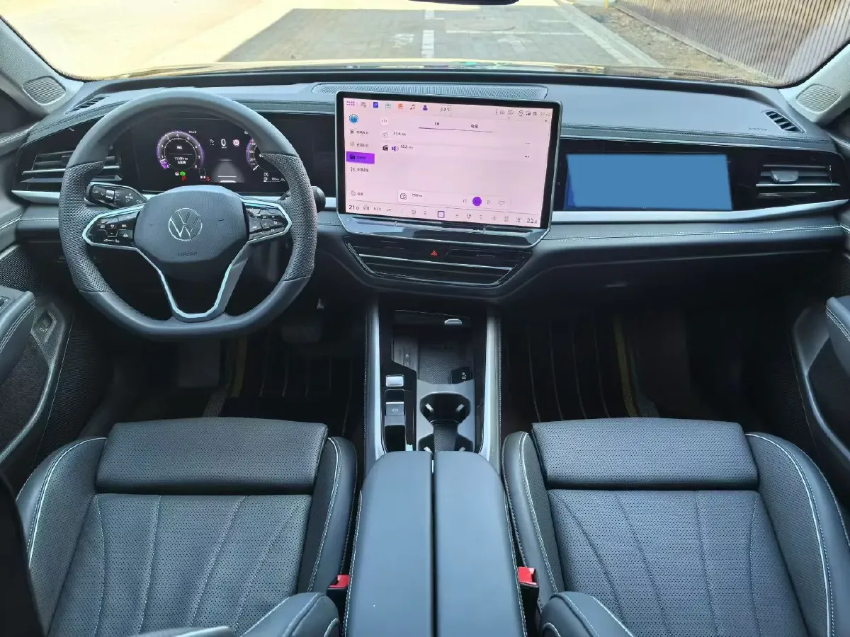 2025 Volkswagen Passat 2.0T 220HP L4 7DCT,autocango,china used car exporter,china ev exporter,chinese used car exporter,chinese used ev exporter