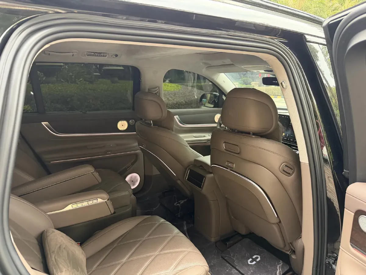 2025 AITO AITO M9 REEV 160HP REEV 52KWH,autocango,china used car exporter,china ev exporter,chinese used car exporter,chinese used ev exporter