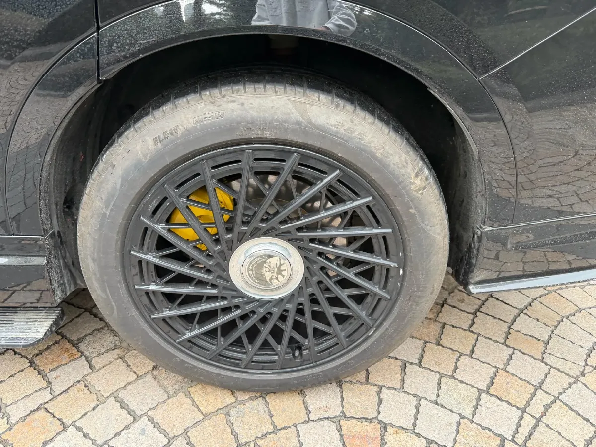 2025 AITO AITO M9 REEV 160HP REEV 52KWH,autocango,china used car exporter,china ev exporter,chinese used car exporter,chinese used ev exporter