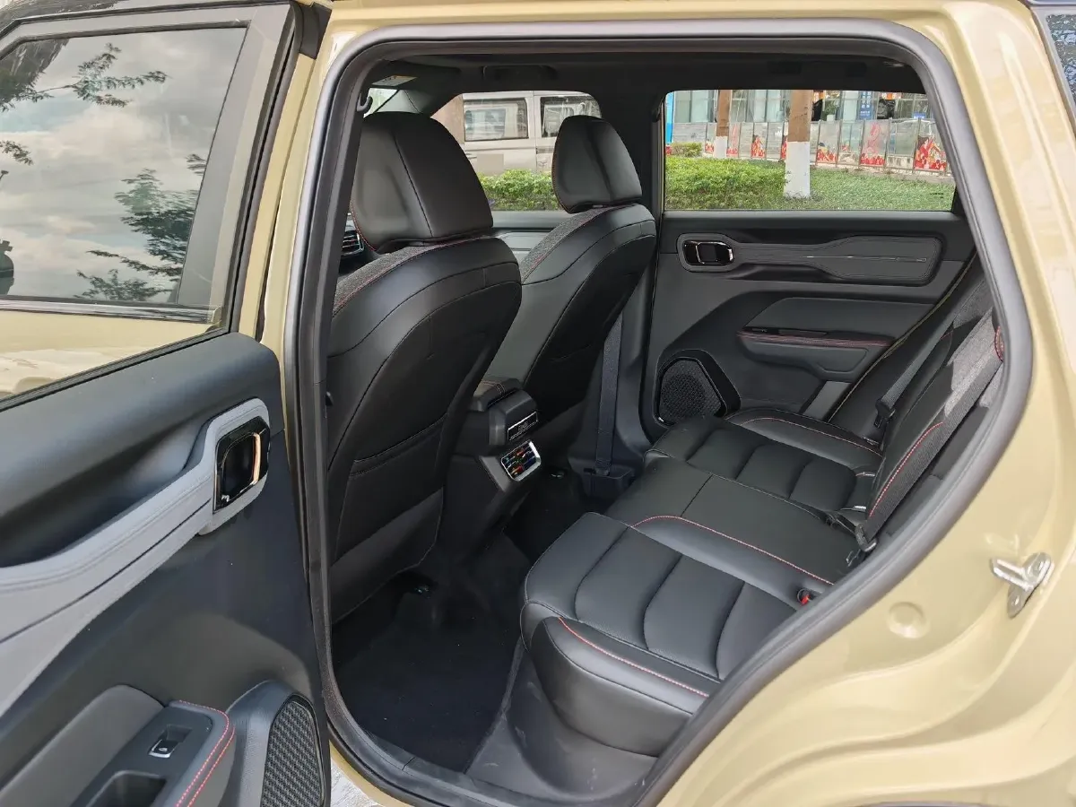 2025 Geely Cowboy 1.5T 181HP L4 7DCT,autocango,china used car exporter,china ev exporter,chinese used car exporter,chinese used ev exporter