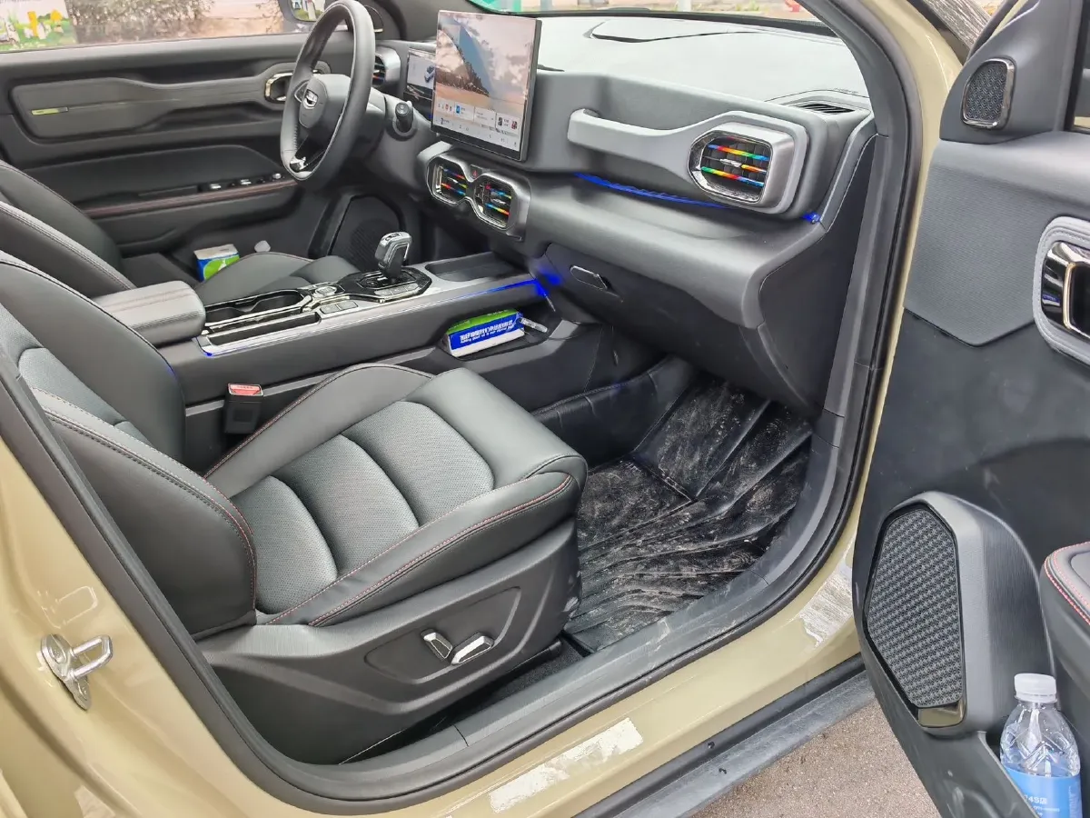 2025 Geely Cowboy 1.5T 181HP L4 7DCT,autocango,china used car exporter,china ev exporter,chinese used car exporter,chinese used ev exporter